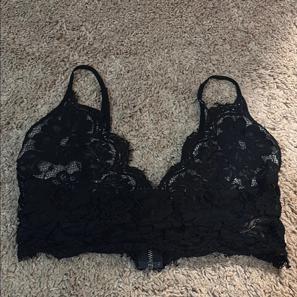 Cute bralette with adjustable straps